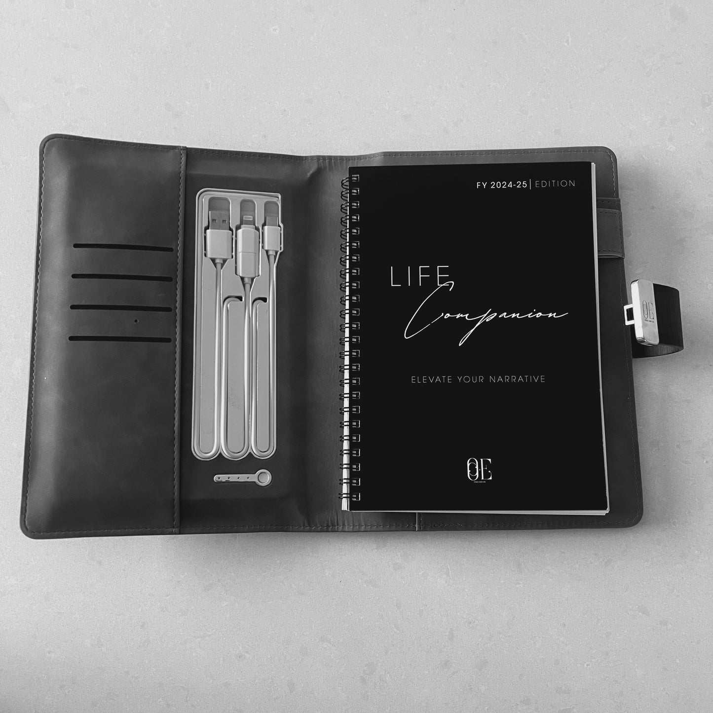 THE EXECUTIVE SUITE - CLIO SIGNATURE TOTE BAG + MUSE - WIRELESS CHARGING COMPENDIUM